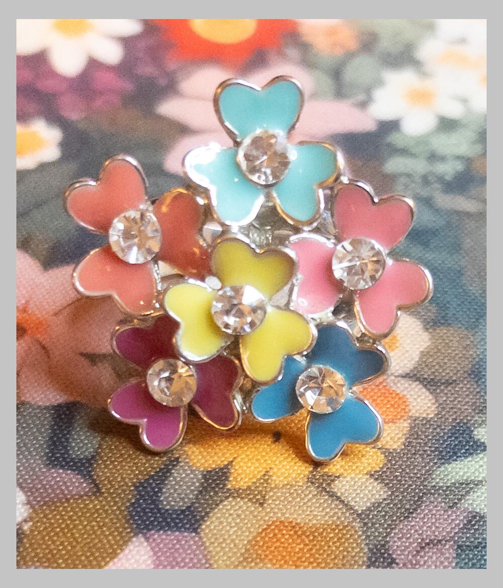 Guess Size 8 Multicolor Enamel Flower Rhinestone Cocktail Ring Silver Tone